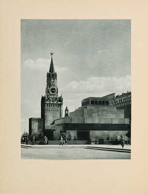 Рзянин М.И. Памятники русского зодчества. М.: Государственное издательство архитектуры и градостроительства, 1950.